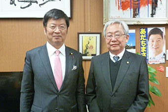 左から阿達雅志事務局長、福田筆頭副会長