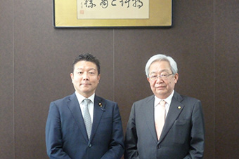 左から本田太郎議員、福田筆頭副会長（当時）